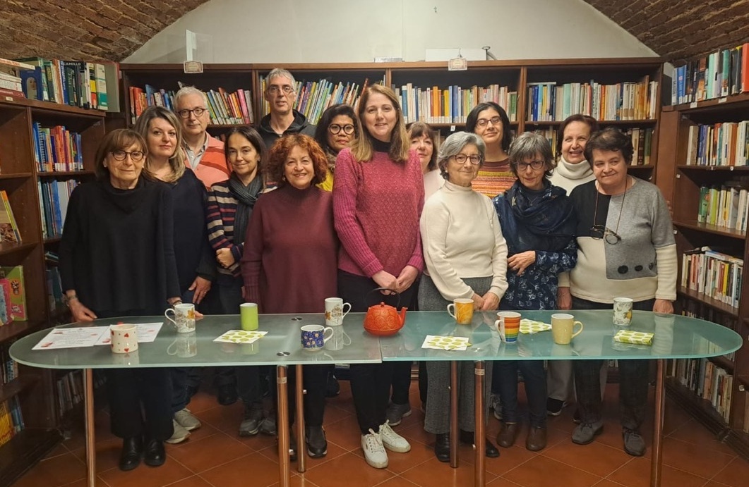 Stare in biblioteca è più bello a Villafranca con il Gruppo del tè  