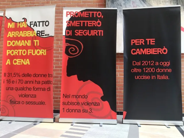 Mostra itinerante "Non crederci ! se ti tratta male e poi ti dice non 