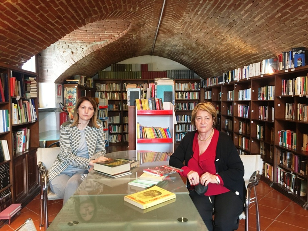 Libri in biblioteca a Villafranca per lettori dislessici grandi e piccini 